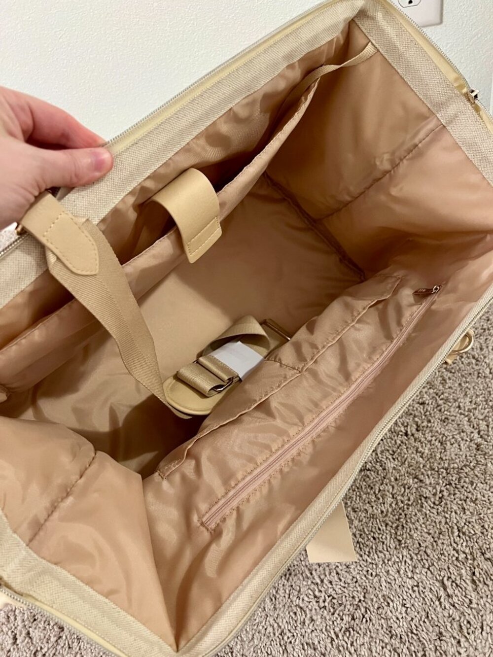 BEIS Weekender Travel Bag in Beige, NEW - Picture 5 of 5